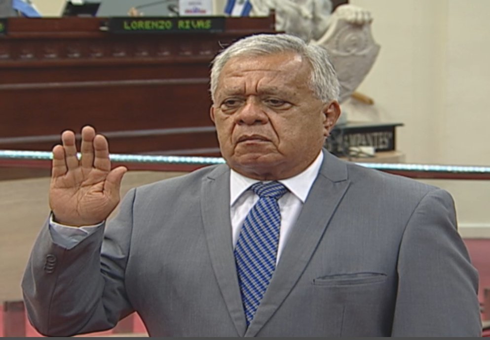 Chato Vargas es juramentado presidente de la Comisión de Antejuicio contra Viceministro Arriaza chato-vargas-es-juramentado-presidente-de-la-comision-de-antejuicio-contra-viceministro-arriaza